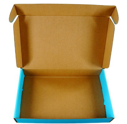 le paquet du carton 100g/M2 enferme dans une boîte les cartons d'expédition faits sur commande de vernissage brillants de carton