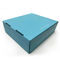 Le paquet bleu de carton ondulé enferme dans une boîte l'estampillage de la feuille d'or 300gsm
